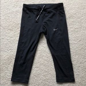 🆕 Nike Crop Workout Leggings. Send me an offer!